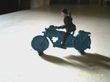 RARE MOTO MILITAIRE en PLOMB