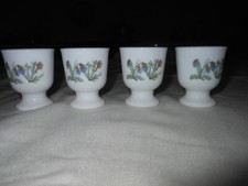 4 coquetiers vintage en arcopal motif floral  made in FRANCE