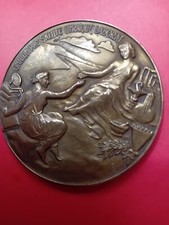 ART DECO :  MEDAILLE   BRONZE   OMNIUM SALUTE UTRAQUE LABORAT 1933  /  Boite