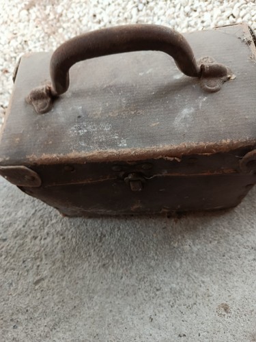 Petite caisse anciennes cuir - caisse,