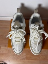 Sneakers louis vuitton Lv Skate, taille 45, jamais porté et boîte d’origine.
