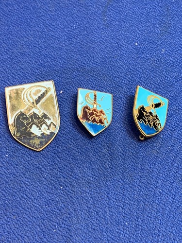 Militaria lot insignes - lot,