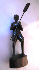 sculpture africaine homme a la pagaie