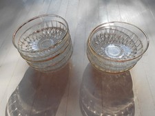 LOT DE 9 PETITES COUPELLES