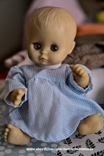 Petite Poupée Clodrey. 22 CM avec robe