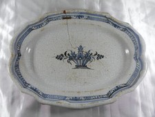 ( 18 ) PLAT EN FAÏENCE BLEU CAMAIEU & BLEU CLAIR CUL NOIR ROUEN XVIII ème 