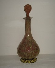 Ancienne carafe en verre avec