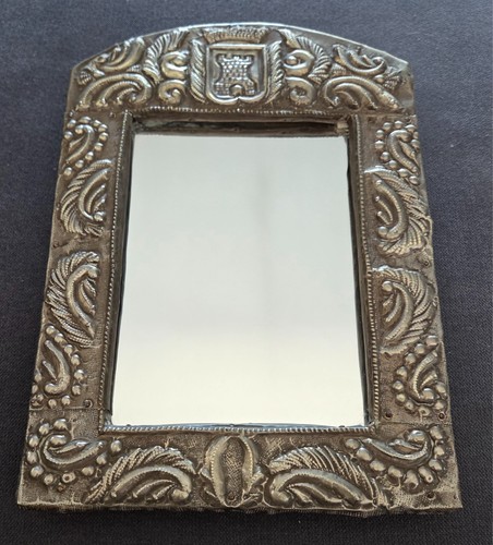 Ancien miroir métal repoussé