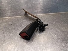 Attache ceinture arriere droit