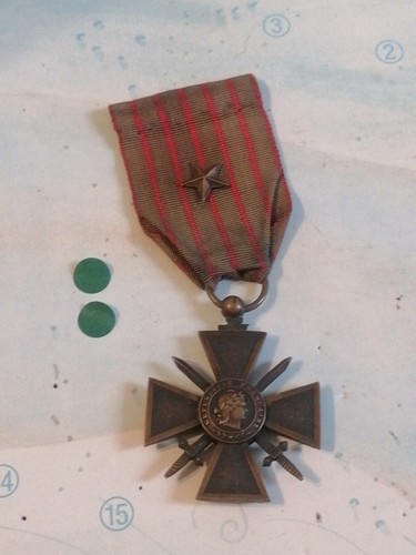 Insigne médaille militaire - insigne,