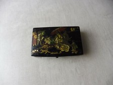 Ancienne petite boîte en