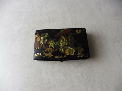 Ancienne petite boîte - , en