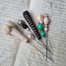 LOT 7 Epingles Pics A Chapeau