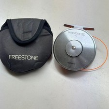 Moulinet de pêche Shimano Freestone FV 5 avec ligne orange et étui