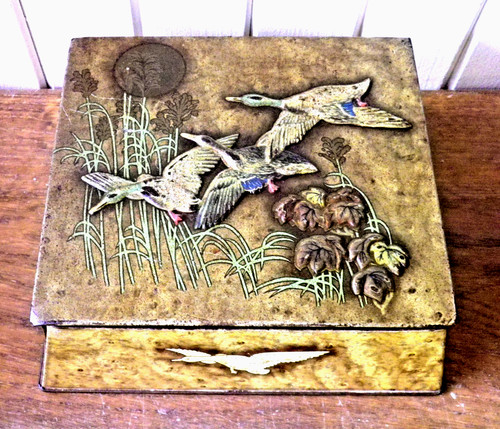 Ancienne boite décor vol - ancienne,