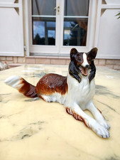 BELLE FIGURINE DECORATIVE- CHIEN COLLEY ALLONGE-PORCELAINE  ITALIE-SIGNE NUMEROT