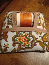 Ancien Carreau  de Dentellière avec quelques fuseaux