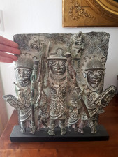 GRANDE ET LOURDE  PLAQUE DE PALAIS BRONZE BENIN  GUERRIERS GARDIENS 39cmx39cm