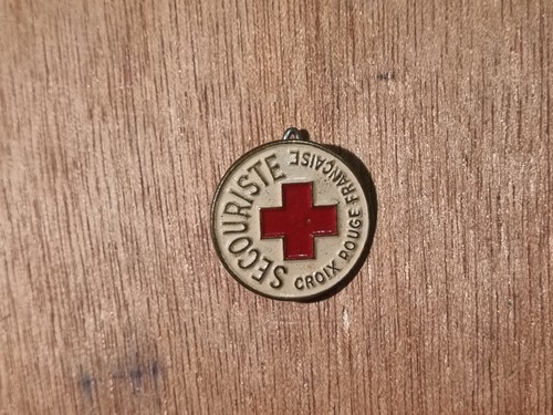 Insigne secouriste croix rouge - croix,