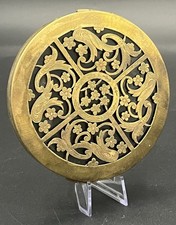 Poudrier ancien en laiton