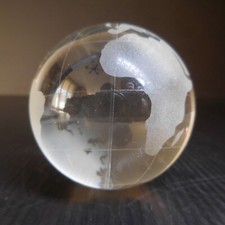 N9232 Globe terrestre presse-papier verre vintage art déco blanc transparent