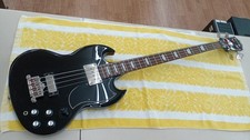 Guitare basse électrique