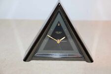 horloge à poser triangle Seiko ref: qej136k cal: 30004l mouvement japonais