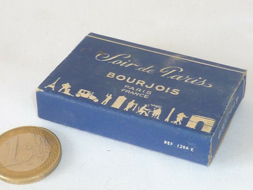 Ancienne boite pub - boite, vide