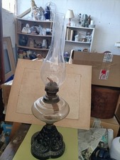 Lampe à pétrole ancienne pied en fer forgé récipient en verre