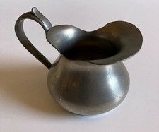 Petit pot  cruche en étain