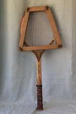 Raquette de tennis ancienne en