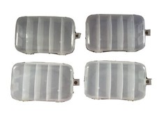 petites boîtes en plastique