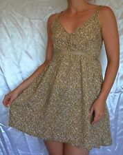 robe marron clair à fleurs