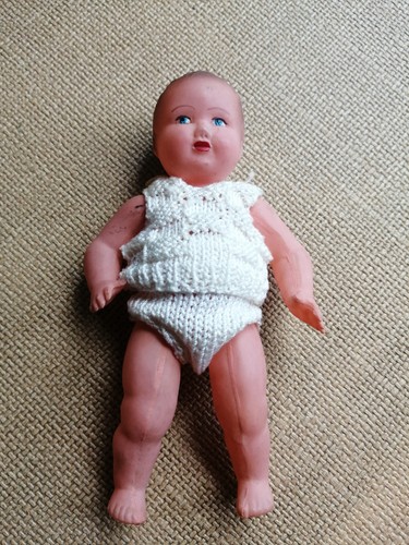 Ancien petit poupon baigneur