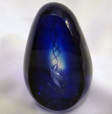 DARK BLUE EGG SHAPED ART GLASS