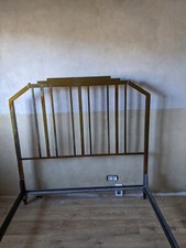 Cadre de lit ancien à section carrée en laiton jaune    