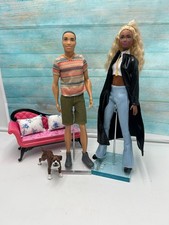 Barbie et Ken dans leur salon