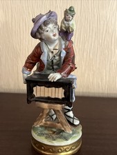 Personnage En Porcelaine 