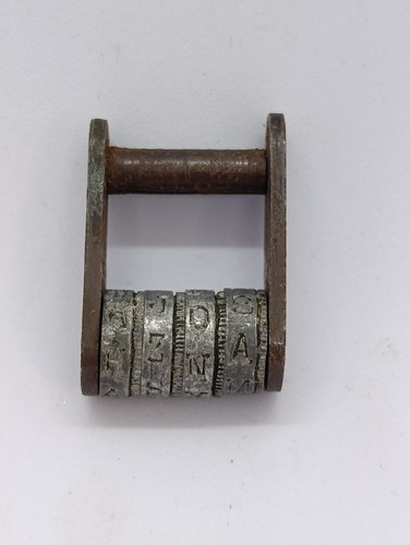 Ancien petit cadenas 4 - à,
