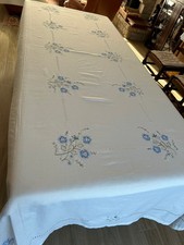 TRÈS GRANDE NAPPE blanche