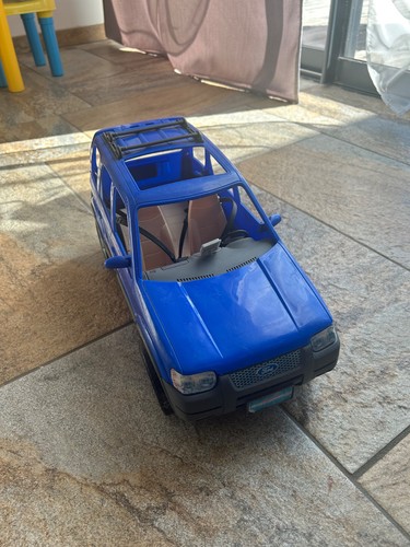 Voiture ford barbie bleu 2002