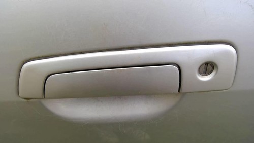 Poignee porte avant gauche