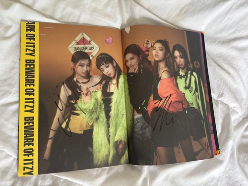 Itzy album guess who - itzy,