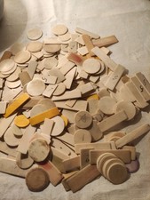 280 Anciens jetons en os. 550 gr.