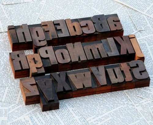 Mixte caracteres bois - a-z,