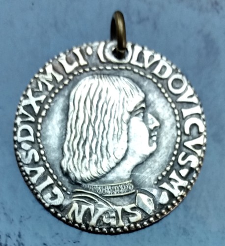 Pendentif médaille