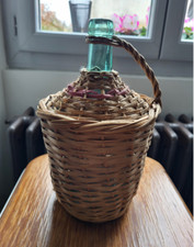 Petite Dame Jeanne dans son