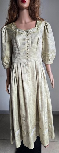 Robe traditionnelle vintage