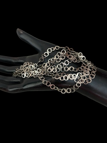 Long sautoir design - , vers
