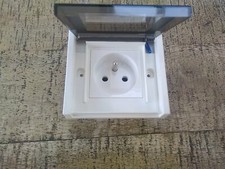 prise de courant 2P+T Mosaic blanc a clapet IP44 Legrand 077111 ( salle de bain 